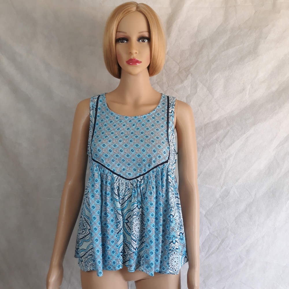Crown & Ivy Pink Top Size Small